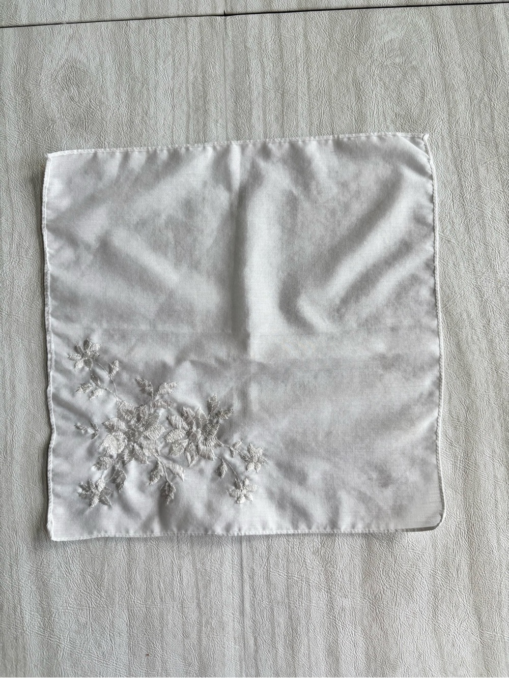 Vintage Embroidered Handkerchief Lot of 7 Floral Lace White Linen Cotton - Picture 6 of 16